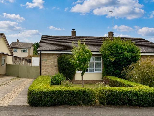 Bungalow for rent in Black Bourton, Oxfordshire