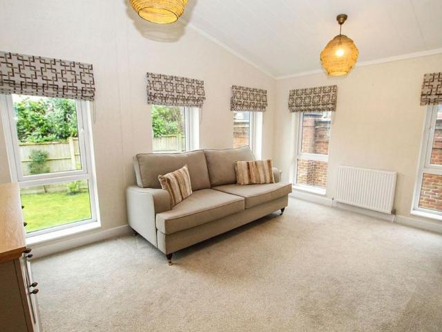 House for rent in Row Town, Surrey