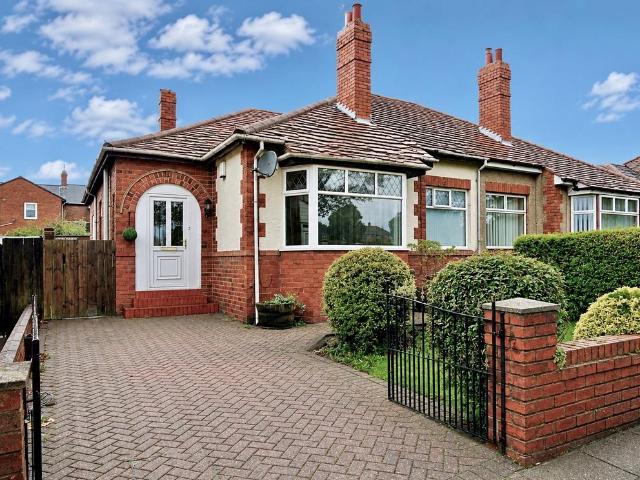 Bungalow for rent in New York, North Tyneside