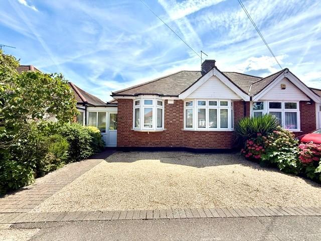 Bungalow for rent in Hainault, Greater London
