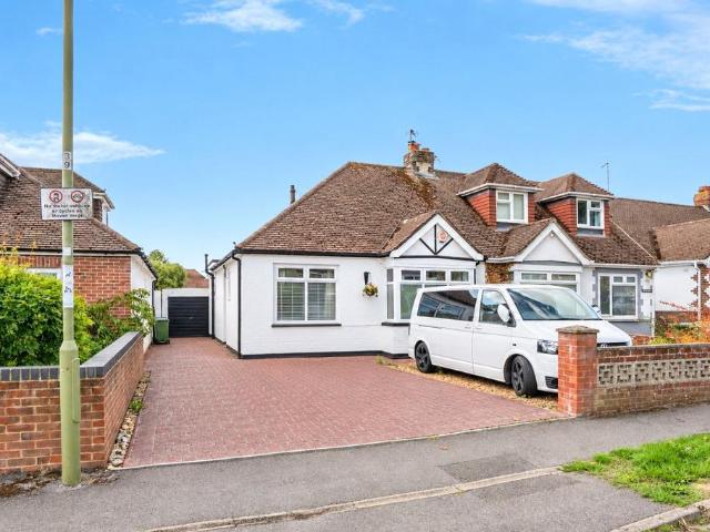 Bungalow for rent in Fareham, Hampshire
