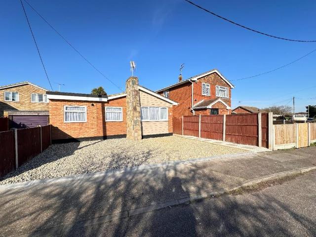 Bungalow for rent in Canvey Island