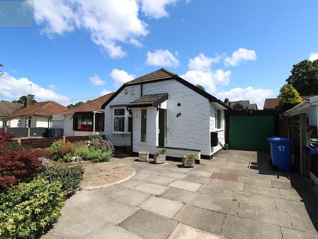 Bungalow for rent in Urmston, Trafford