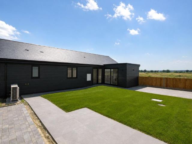 Bungalow for rent in Colliers End, Hertfordshire