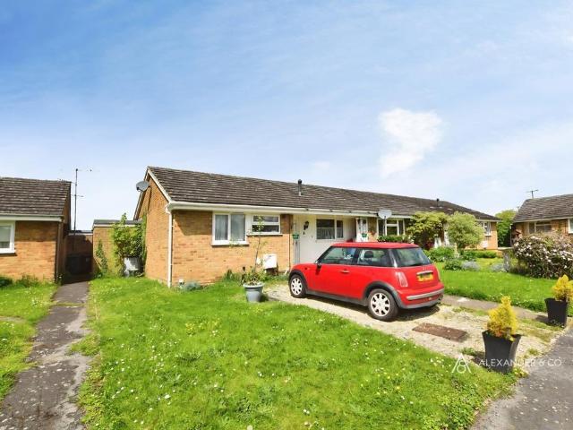 Bungalow for rent in Evershot, Oxfordshire
