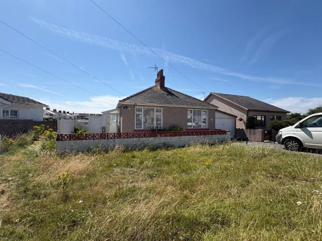 Bungalow for rent in Porthcawl, Nottage