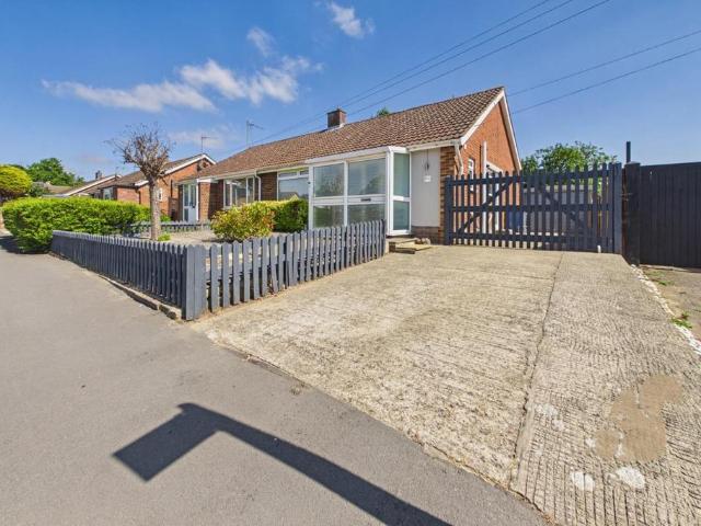 Bungalow for rent in Chelmondiston, Suffolk