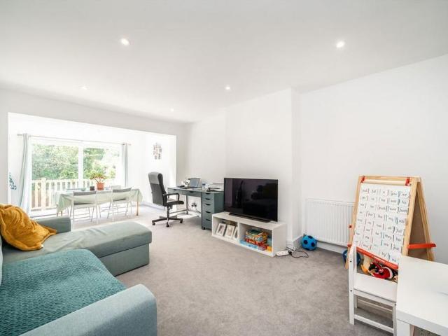 House for rent in Whitton, Greater London