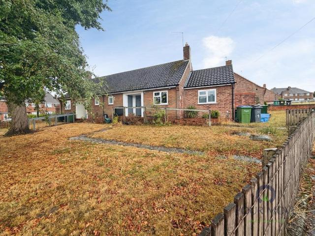 Bungalow for rent in Causeway Green, West Midlands
