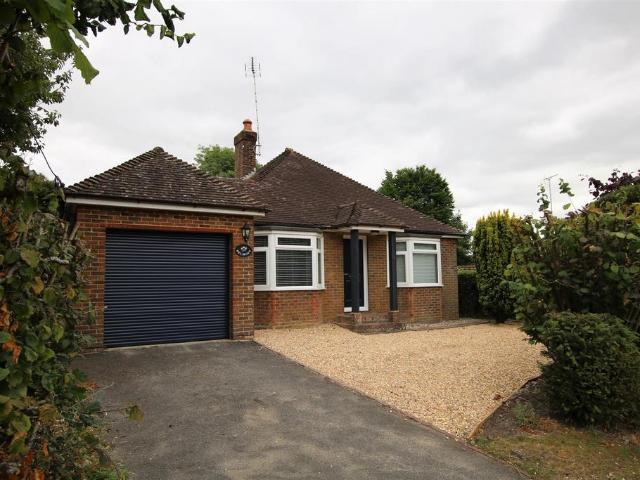 Bungalow for rent in West Chiltington, Horsham