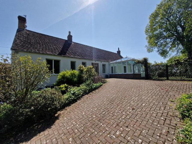 Bungalow for rent in Northmoor Green or Moorland, North Petherton