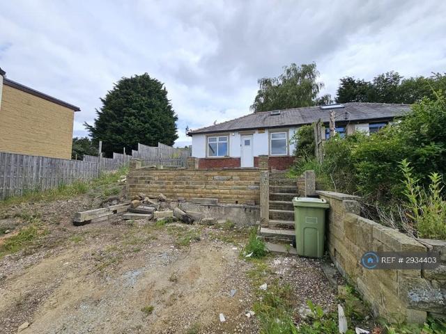 Bungalow for rent in Huddersfield, West Yorkshire