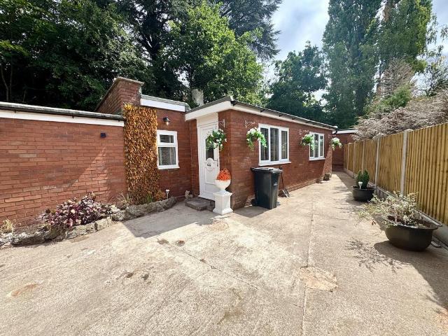 Bungalow for rent in Wall Heath, West Midlands