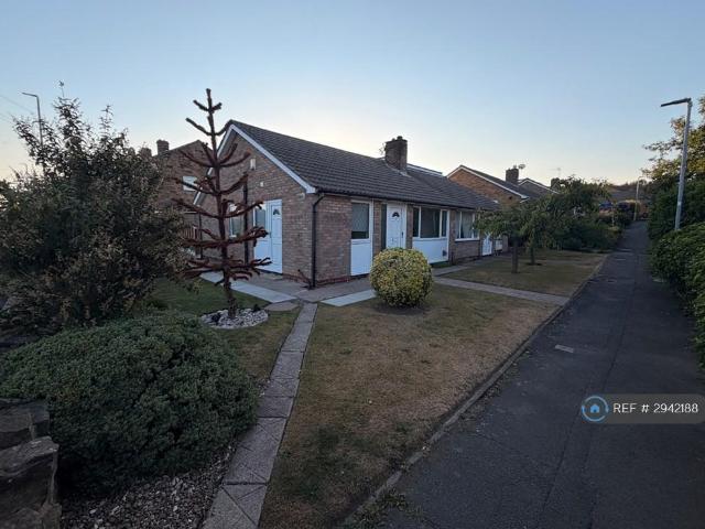 Bungalow for rent in Tingley, West Yorkshire
