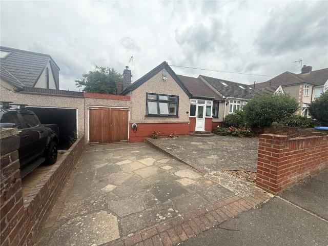 Bungalow for rent in Barnehurst, Greater London