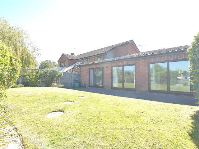 Bungalow for rent in School House, Gloucestershire