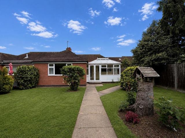 Bungalow for rent in Beamhurst, Staffordshire