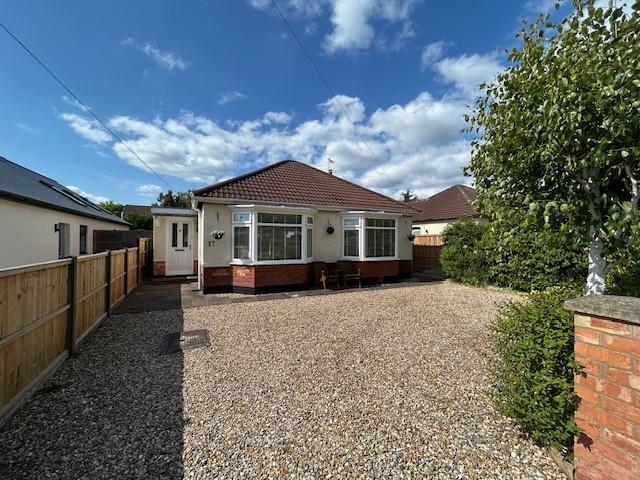 Bungalow for rent in Hough Green, Two Mills