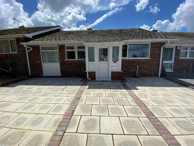 Bungalow for rent in Palm Bay, Acol