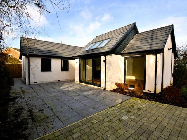 Bungalow for rent in King's Walden, Hertfordshire