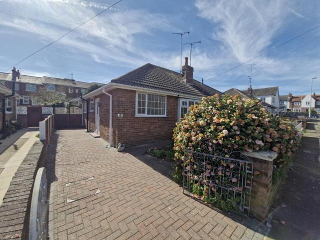 Bungalow for rent in Layton, Blackpool