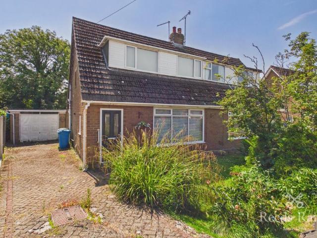 Bungalow for rent in Staining, Lancashire