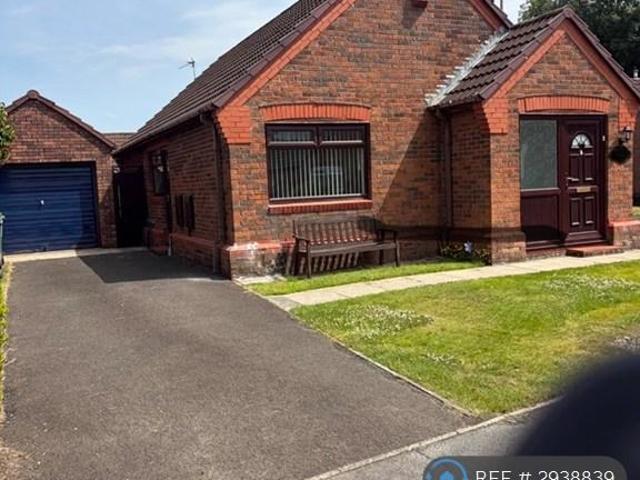 Bungalow for rent in Calderstones