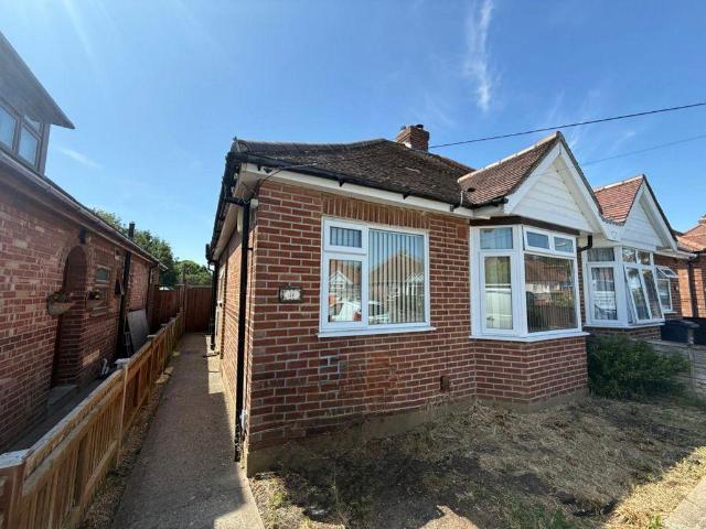 Bungalow for rent in Spring Vale, Hampshire