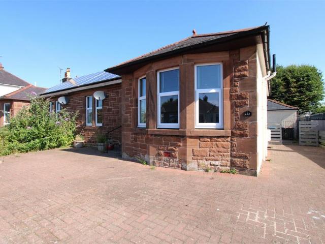 Bungalow for rent in Dumfries, Scotland