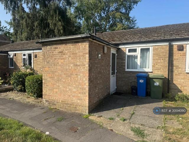 Bungalow for rent in Hanworth, Bracknell