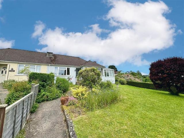 Bungalow for rent in Wotton-under-Edge, Stroud