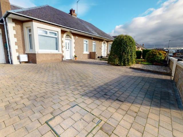 Bungalow for rent in Maybury, Scotland