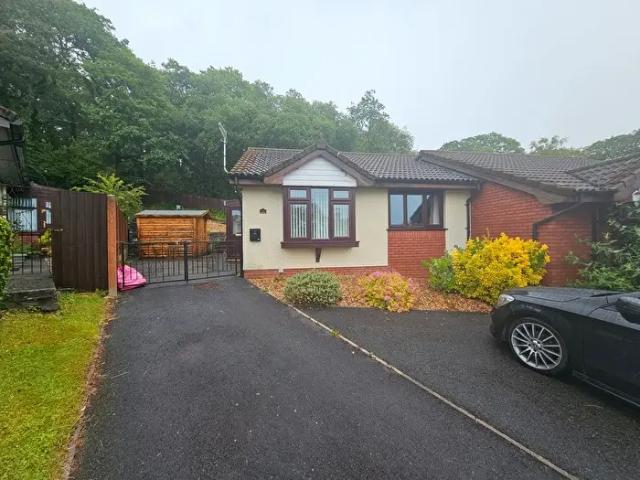 Apartment for rent in Faerdre, Clydach