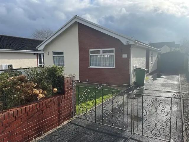 Apartment for rent in Tir-y-dail, Ammanford