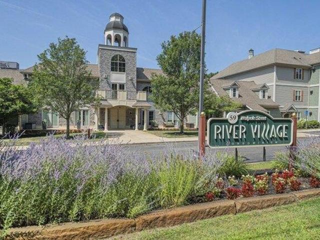 Condo for sale in Canton Junction, Canton