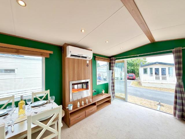Park Home for sale in Dale Hill, Essex