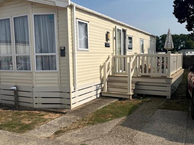 Park Home for sale in Spring Vale, Hampshire