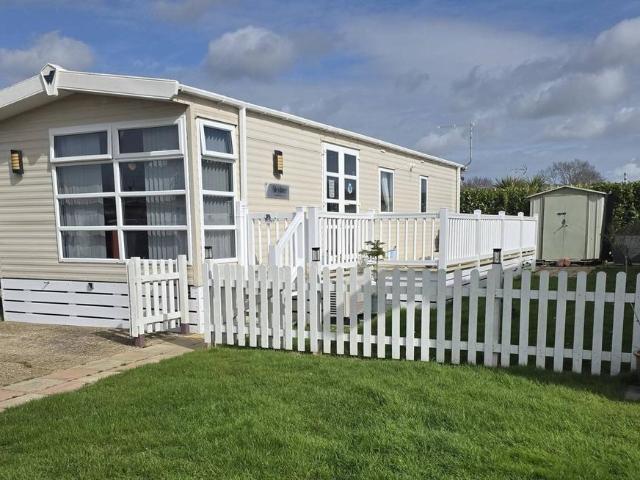 Park Home for sale in Dale Hill, Essex