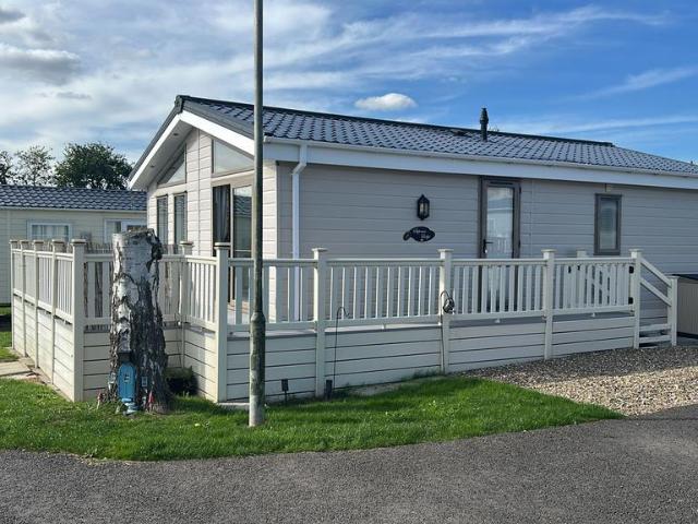 Park Home for sale in Minster, Acol