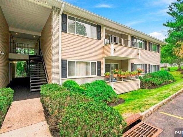 Condo for sale in Cedar Grove, New Jersey