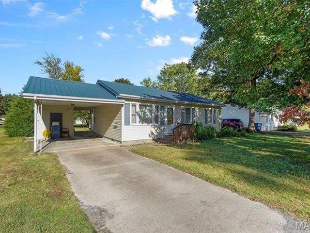 House for sale in Chaffee, Missouri