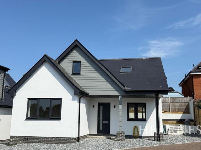 House for sale in Bear Cross, Bournemouth