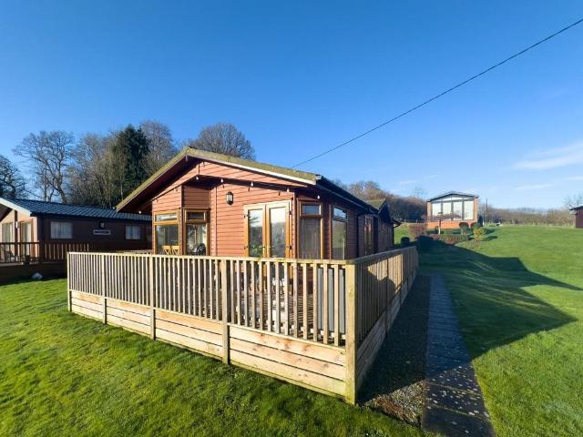 House for sale in Llangyniew, Wales