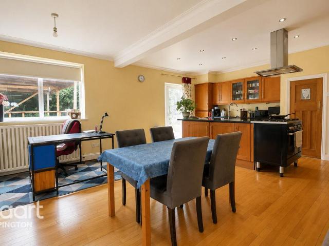 Bungalow for sale in Cockmannings, Greater London