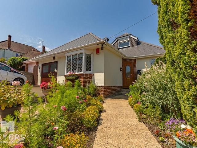 House for sale in Queens Park, Bournemouth