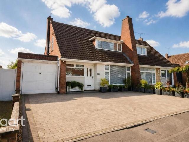 House for sale in Stopsley, Luton
