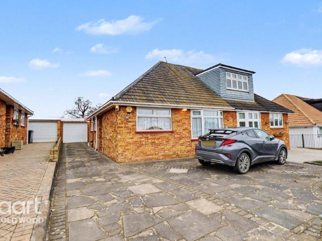 House for sale in Lambourne, Epping