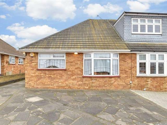 Cottage for sale in Lambourne, Epping