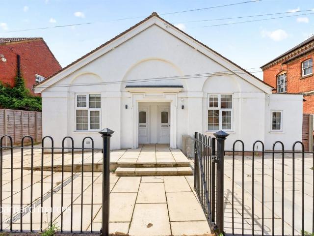 House for sale in Rose Hill, Pachesham Park