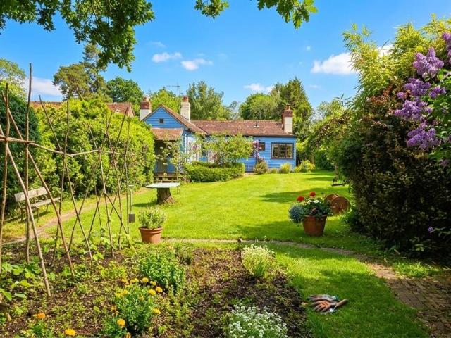 House for sale in Leigh, Pachesham Park